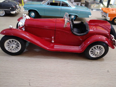 18-12063 Alfa Romeo 8C 2300 Spider Touring Escala 1:18 - KATZER